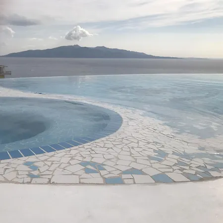 Art Bay Villa *