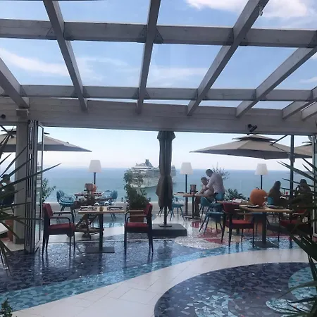 Art Bay Sarandë